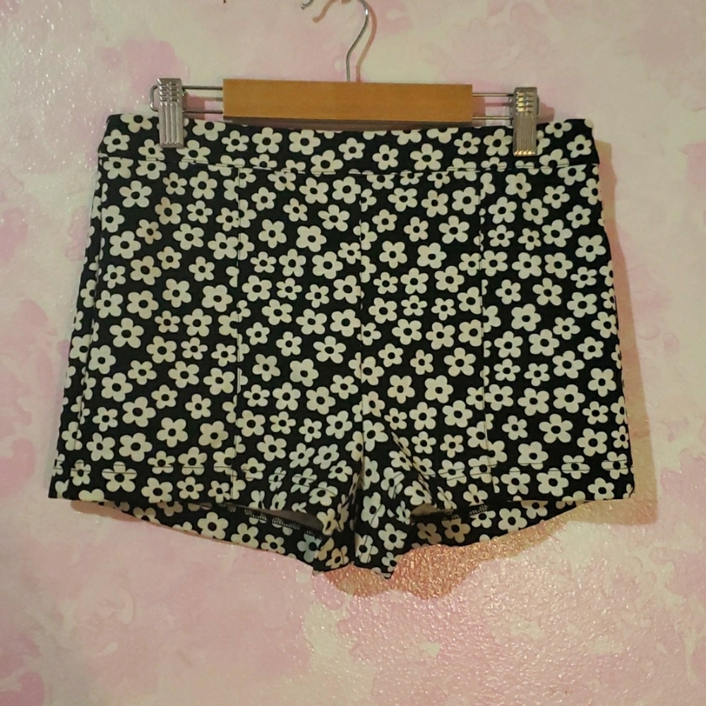🌺 High Waisted Forever 21 Flower Shorts